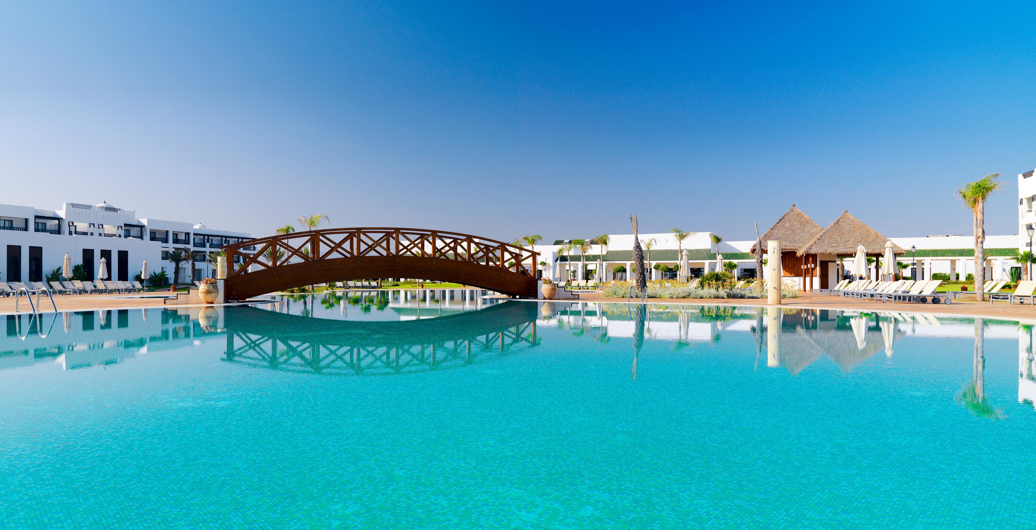 Hotel Iberostar Waves Saïdia Esterno foto The resort's main pool