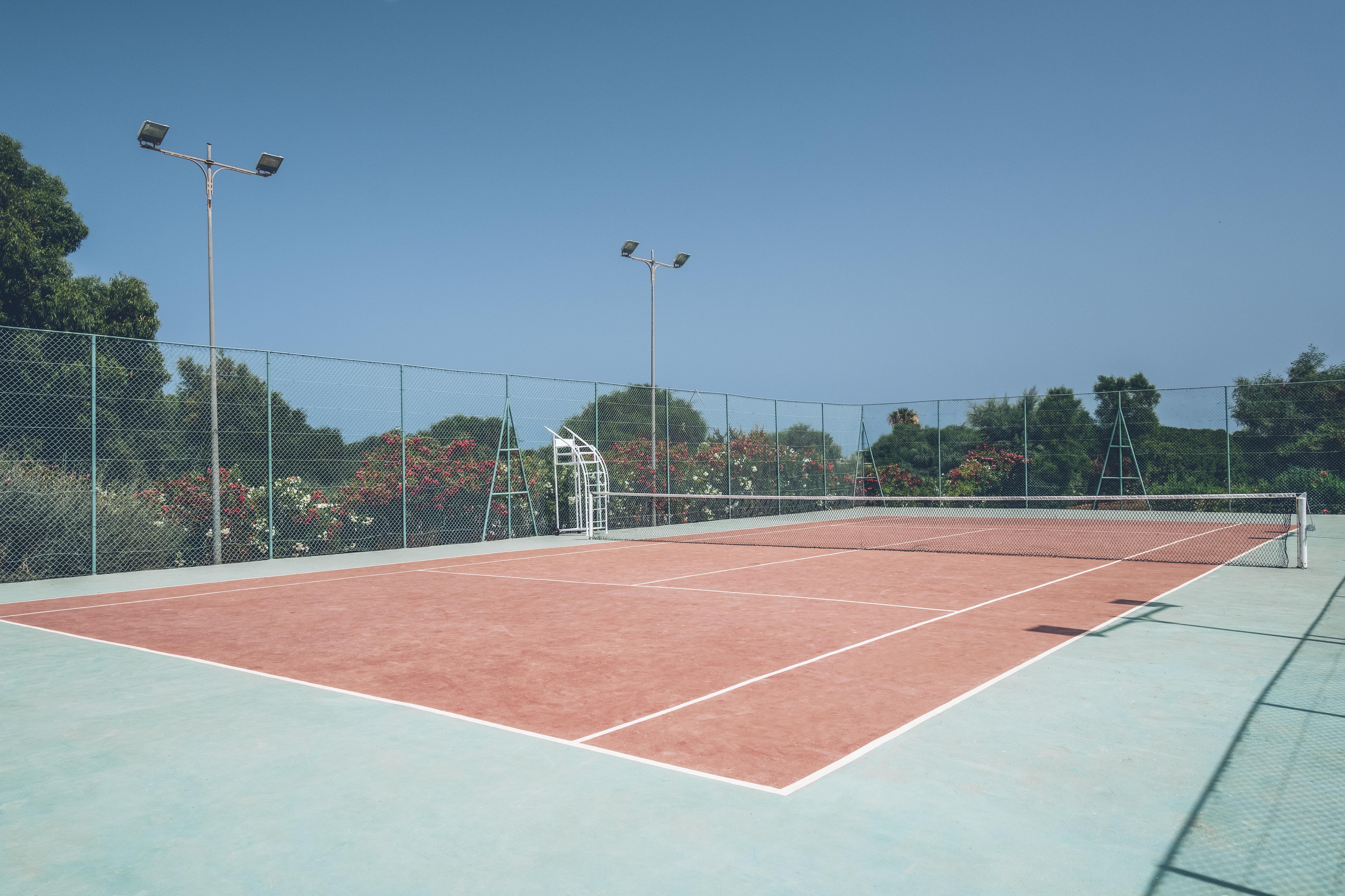 Hotel Iberostar Waves Saïdia Esterno foto Tennis court