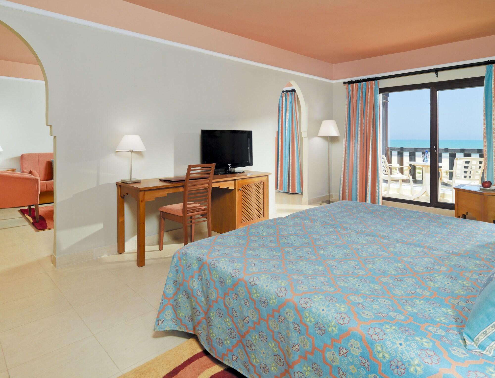 Hotel Iberostar Waves Saïdia Esterno foto A typical room at the hotel