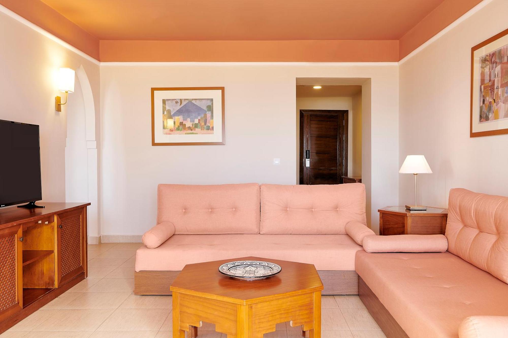 Hotel Iberostar Waves Saïdia Esterno foto Living room