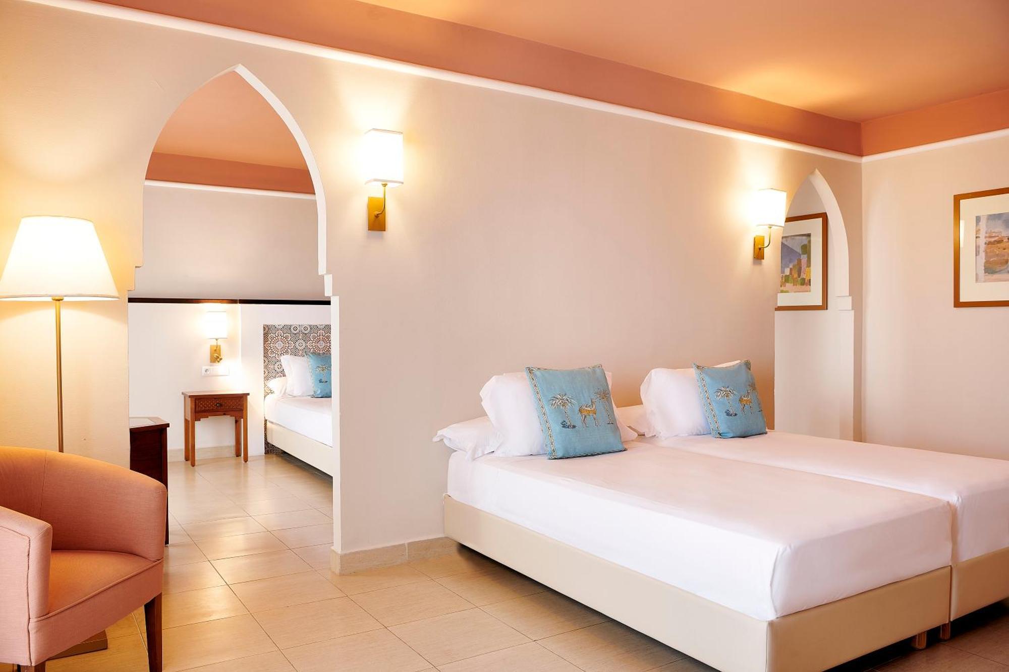Hotel Iberostar Waves Saïdia Esterno foto Family room