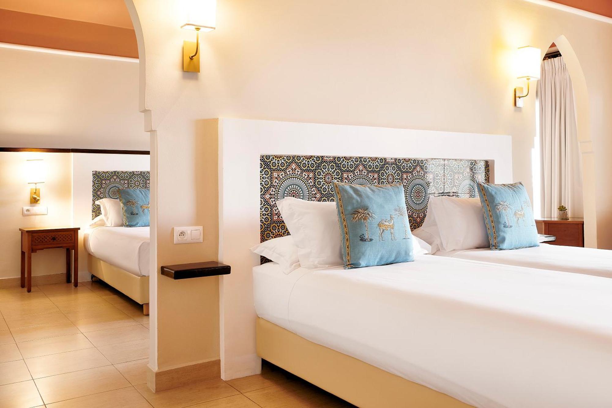 Hotel Iberostar Waves Saïdia Esterno foto A room at the hotel