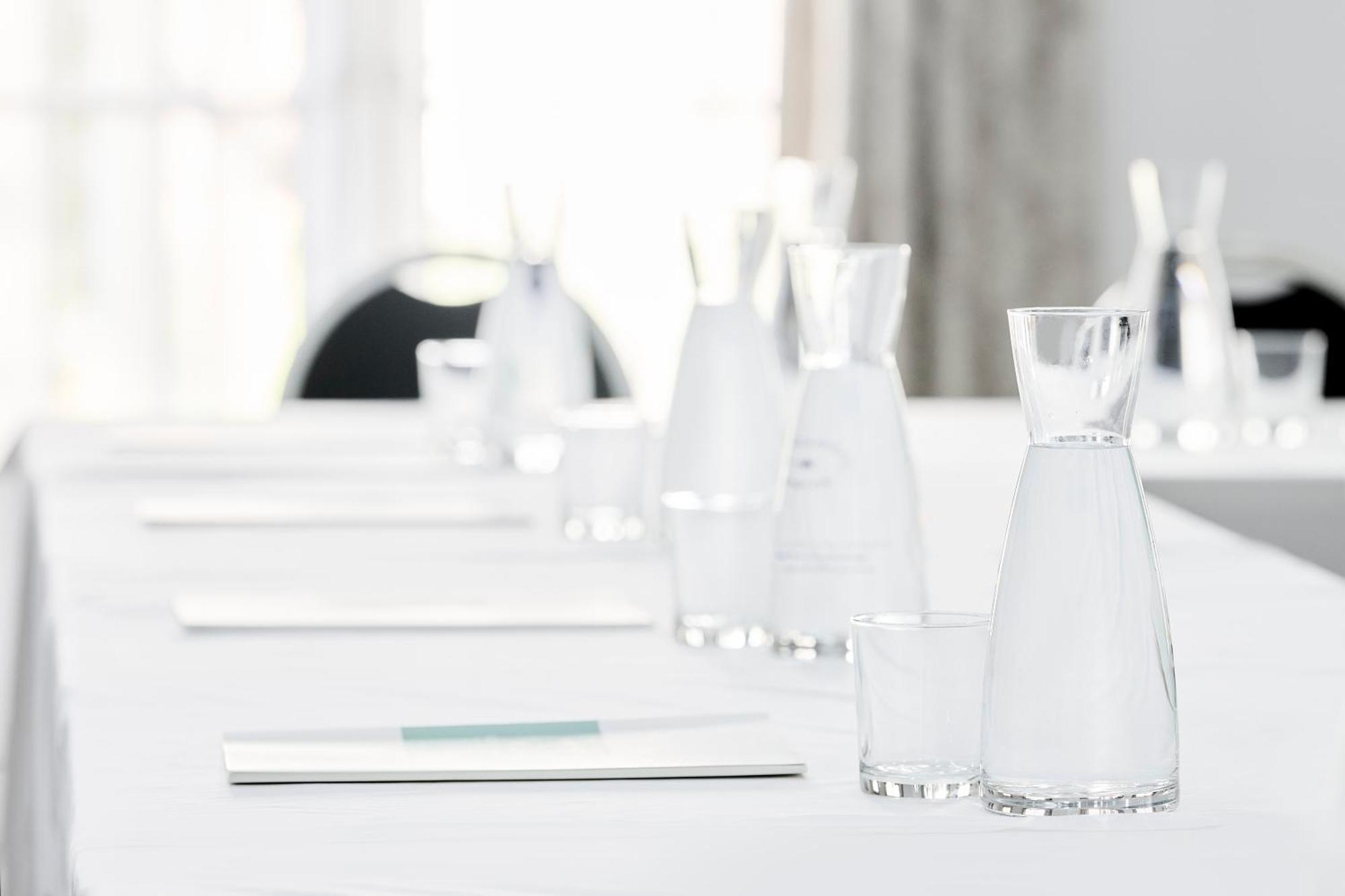 Hotel Iberostar Waves Saïdia Esterno foto Bottled water