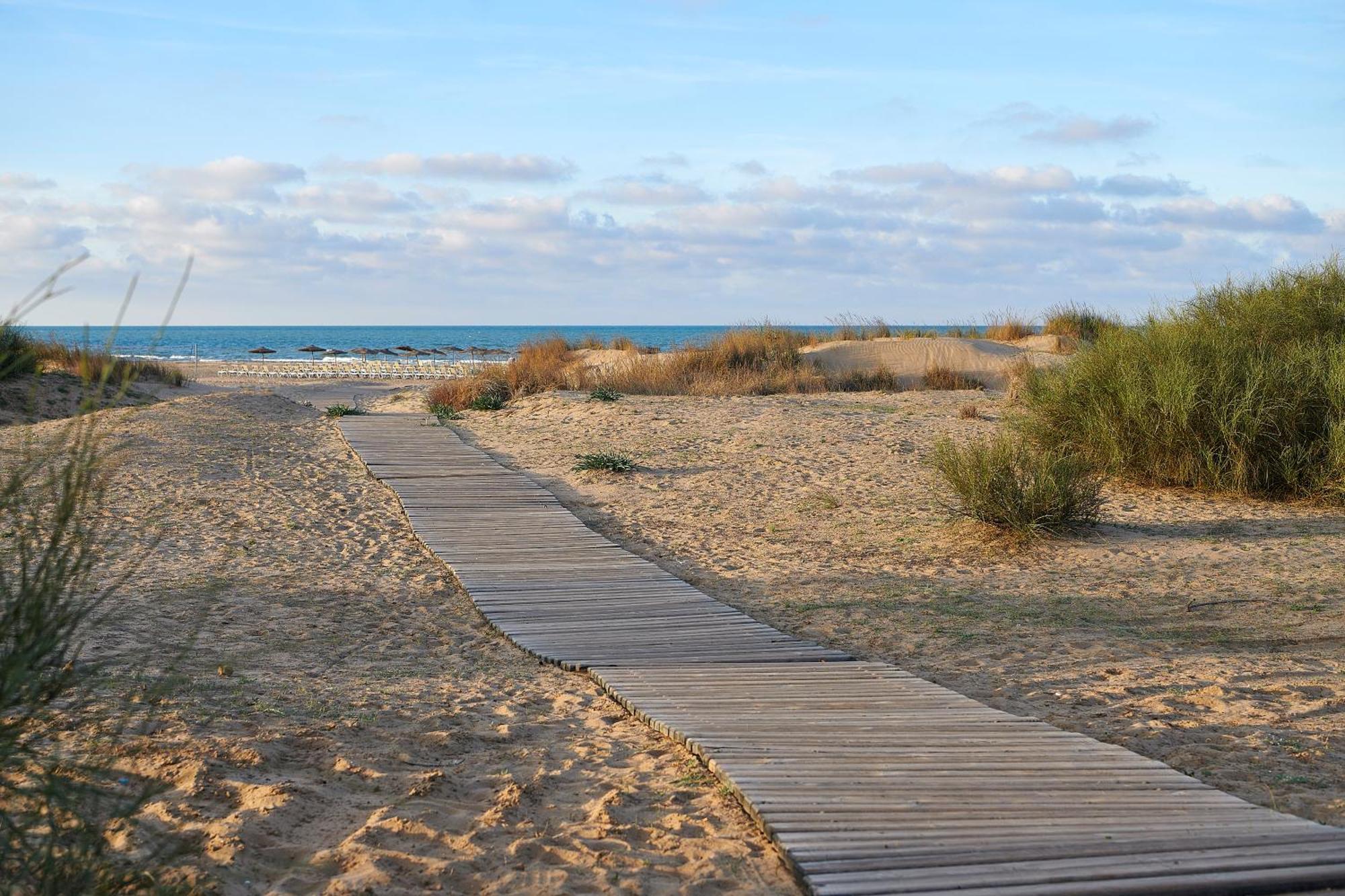 Hotel Iberostar Waves Saïdia Esterno foto The beach of the town
