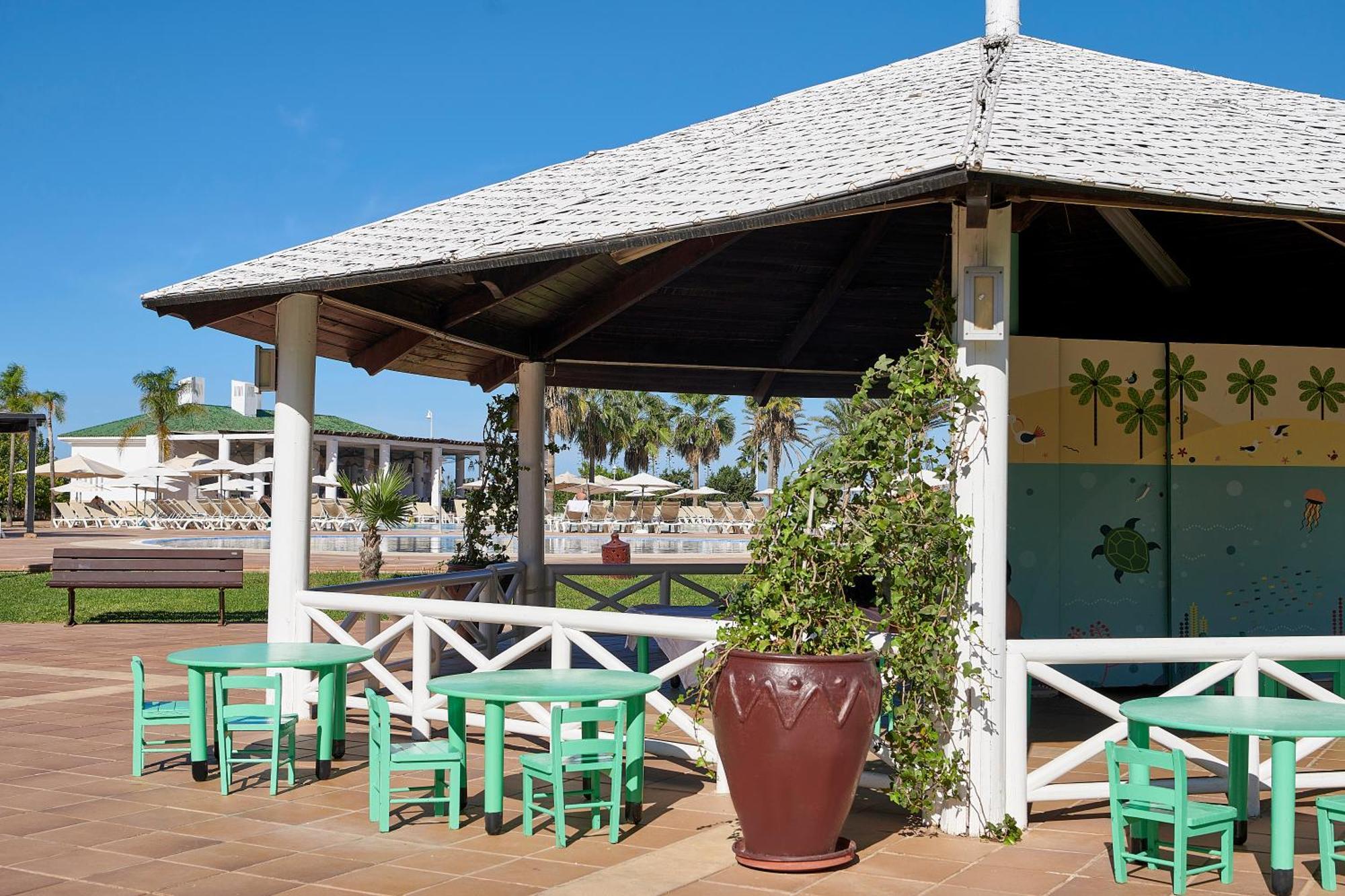 Hotel Iberostar Waves Saïdia Esterno foto The clubhouse at the Royal Palm Polo Club