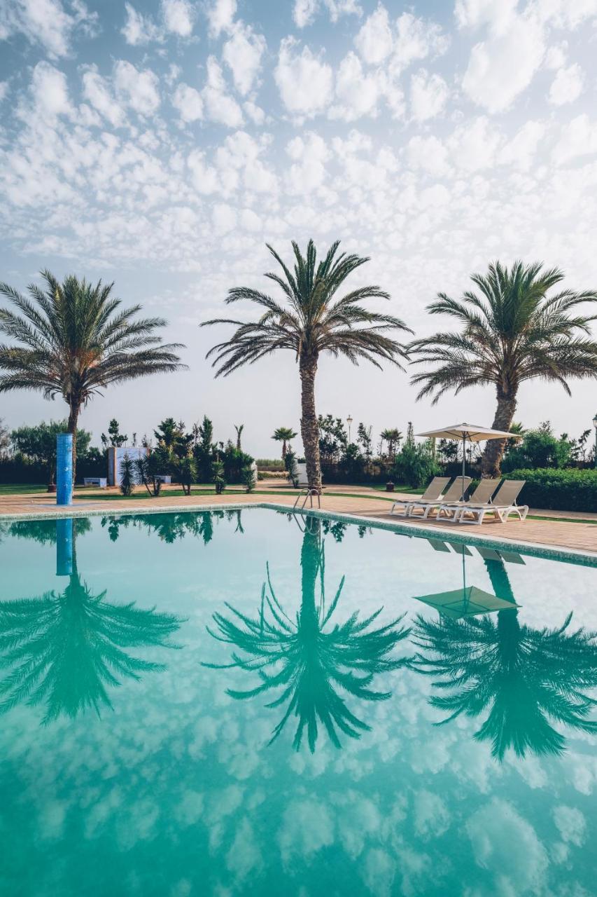 Hotel Iberostar Waves Saïdia Esterno foto A swimming pool in Morocco